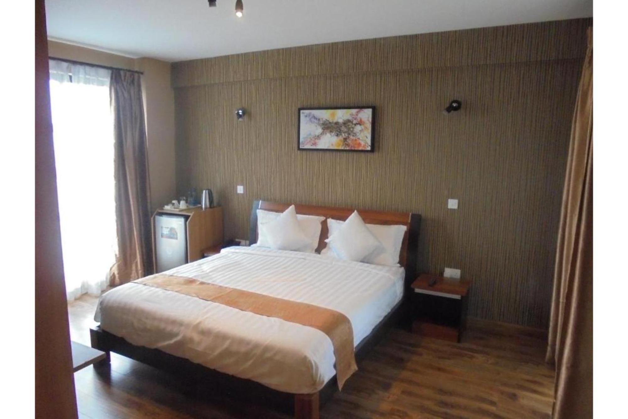 We Hotel & Suites Nairobi Ngoại thất bức ảnh